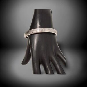 Vintage Napier Etched Floral Hinged Clasp Bangle Bracelet Womens 7-7.25"